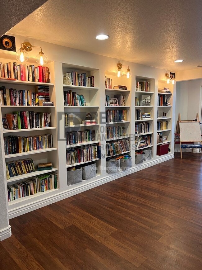 Building Photo - 2262 Muir Ln