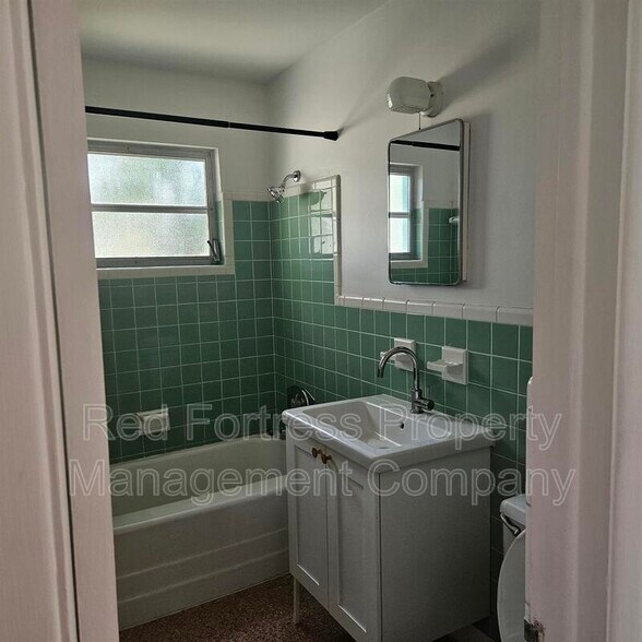 Building Photo - 1531 Grace Ave