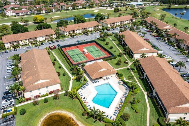 Building Photo - 102 Pinecrest Cir