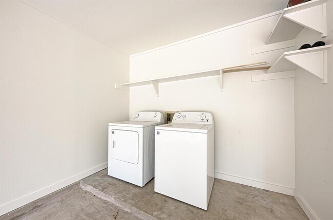 Building Photo - 4910 Wing Rd