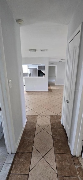 Building Photo - 480 Sharon Cir