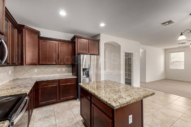 Building Photo - 2656 E Boston St