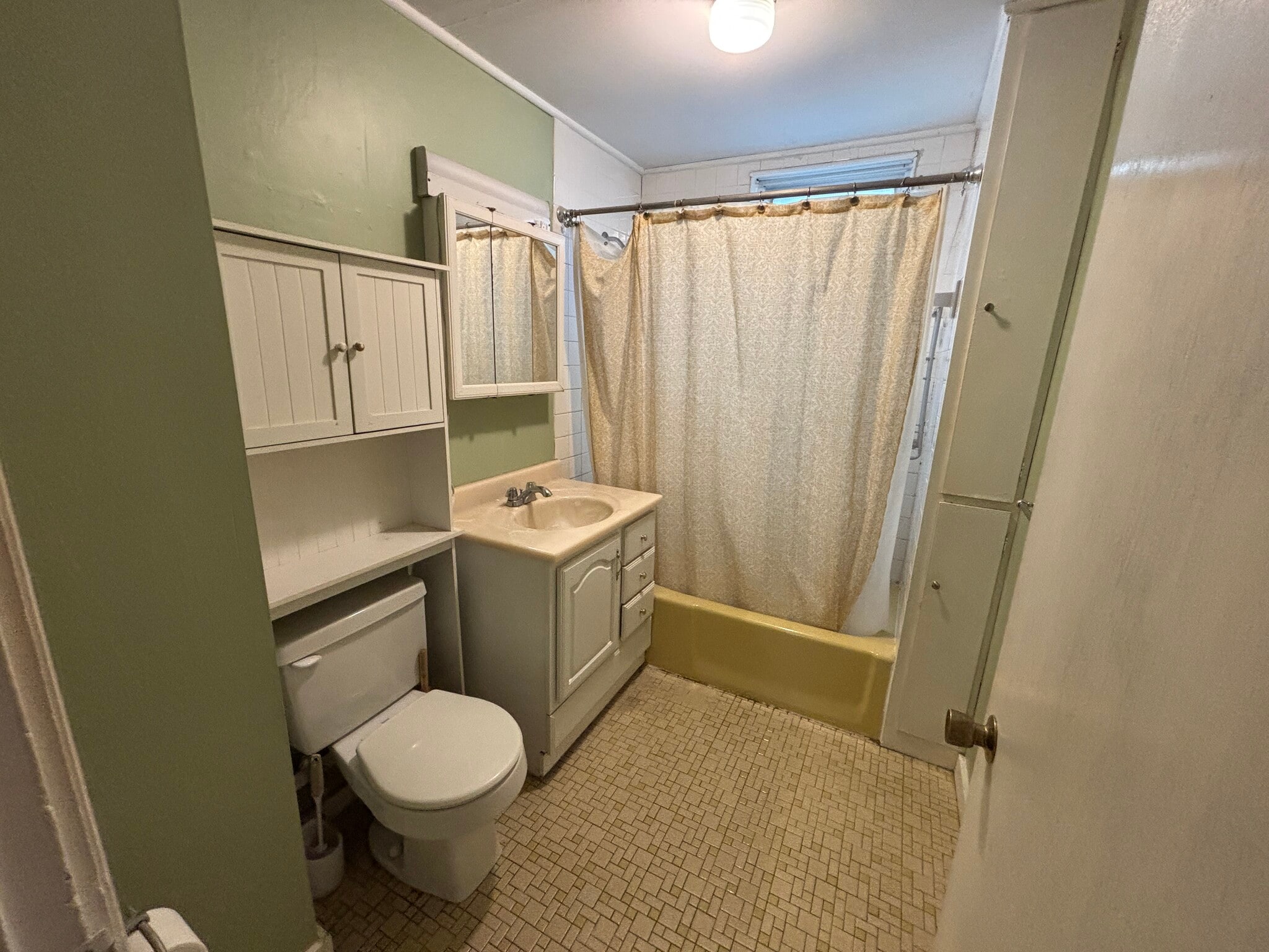 Building Photo - 8 Usher Rd