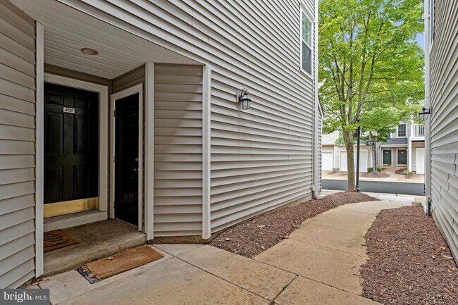 Building Photo - 4529 Superior Square