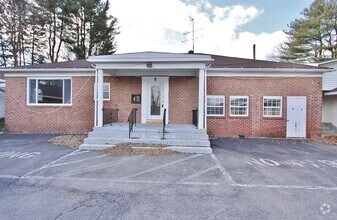 Building Photo - Large 4 bedroom, 2 bath home for rent in R...