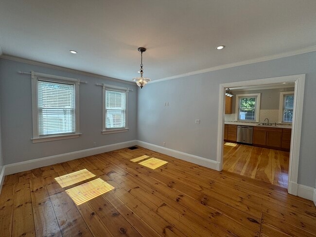 Building Photo - 8 Elmwood St