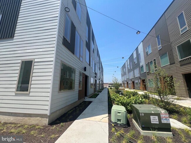 Building Photo - 3010 Pierview Walk