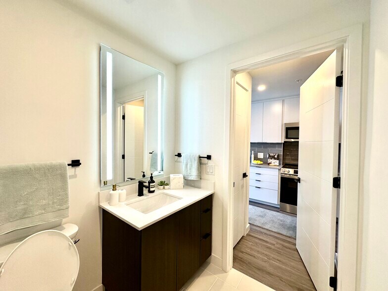 Building Photo - 105 NE 25th St