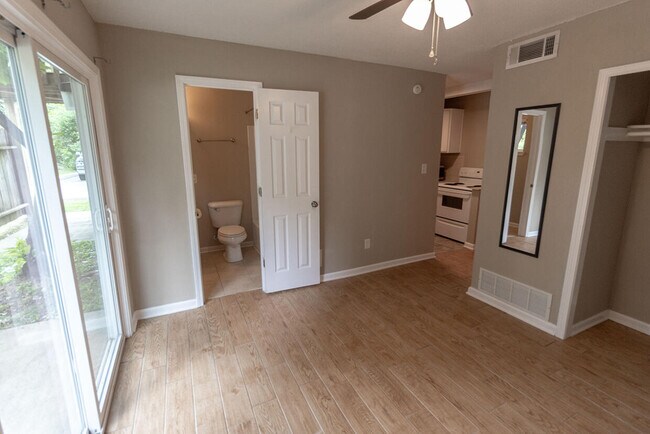 Building Photo - 105 N Garth Ave