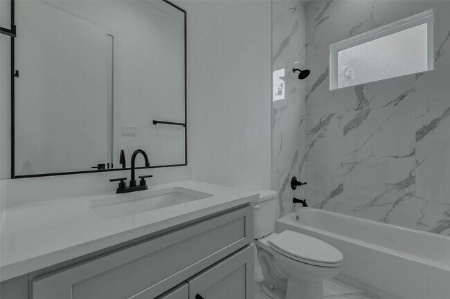 Building Photo - 5727 Elysian St