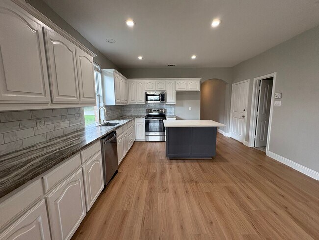 Building Photo - GREAT Home in NWISD with Amenities!