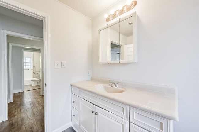 Building Photo - 1030 Perkins Dr