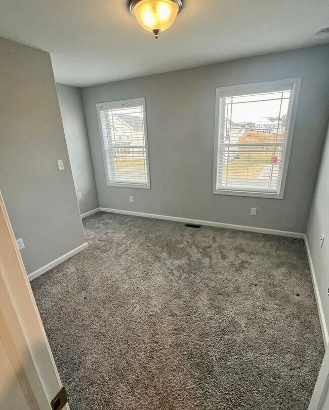Building Photo - 206 Woodridge Dr