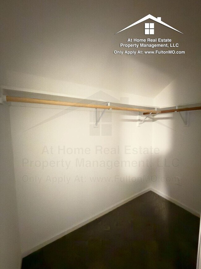 Building Photo - 1011-1013 Greystone Court