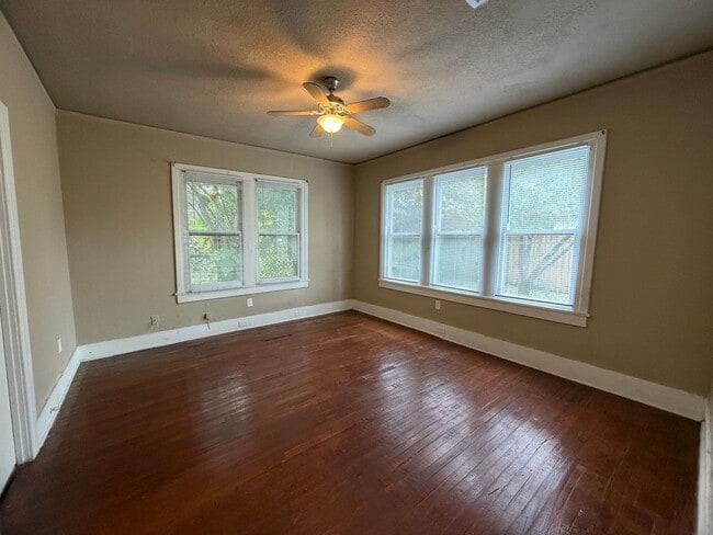 Building Photo - Charming Highland Park Home