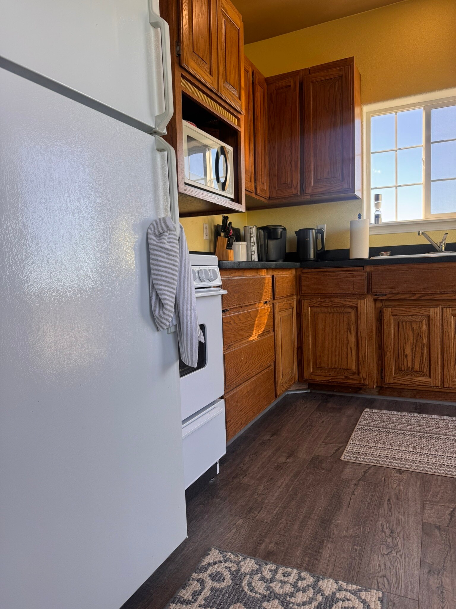 Fully Furnished Kitchen - 438 10th Ct