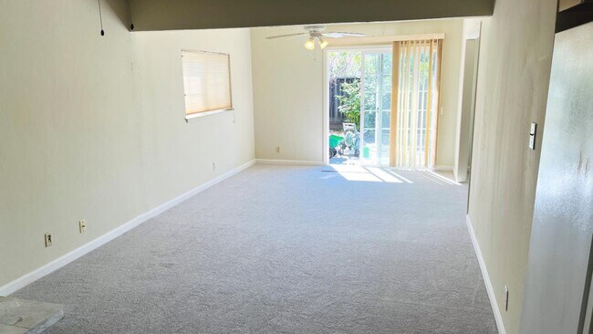 Building Photo - 10460 Davison Ave