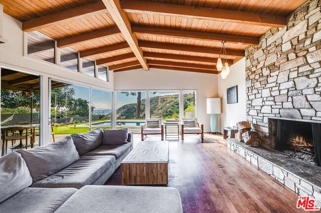 Building Photo - 2431 Carman Crest Dr