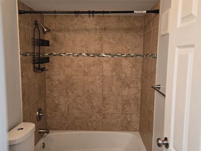 Building Photo - 9430 Bay Colony Dr