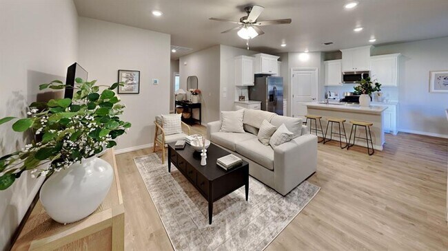 Building Photo - LUXURY 3 bedroom 2 bathroom cottage in 55+ community in Warr Acres, OK (LEASING SPECIAL)