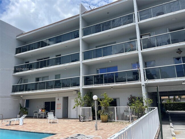 Building Photo - 3868 NE 169th St