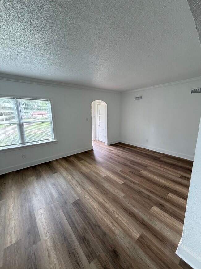 Building Photo - Historic District Home 3bd 2 baths