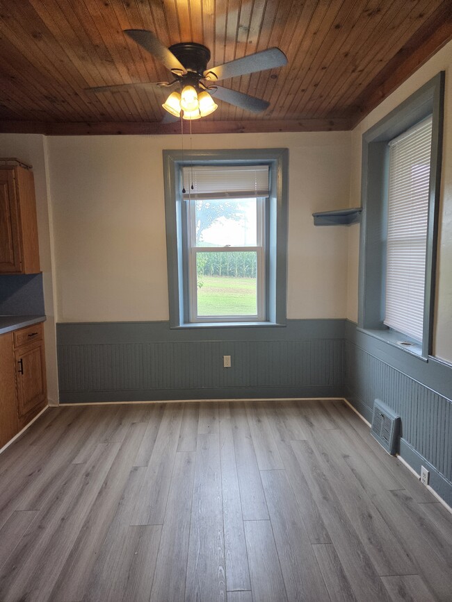 Building Photo - 545 Schoolhouse Rd