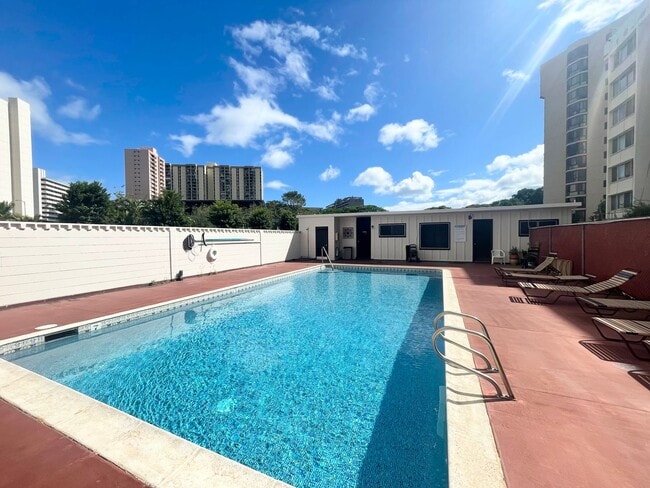 Building Photo - Ground Floor Unit in Likini West Available...