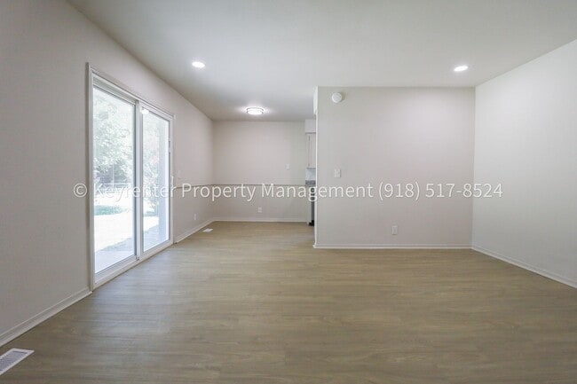 Building Photo - Beautifully Redone 3 Bedroom BA House! Available for Immediate Move in!