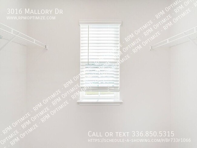 Building Photo - 3016 Mallory Dr