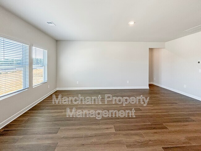 Building Photo - 760 Penfold Pt