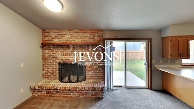Building Photo - $500 Off First Month! Enjoy this 3-bedroom home featuring a fully equipped kitchen, a two-car att...