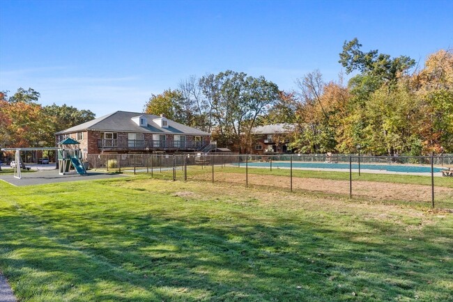 Building Photo - 90 Edgelawn Ave