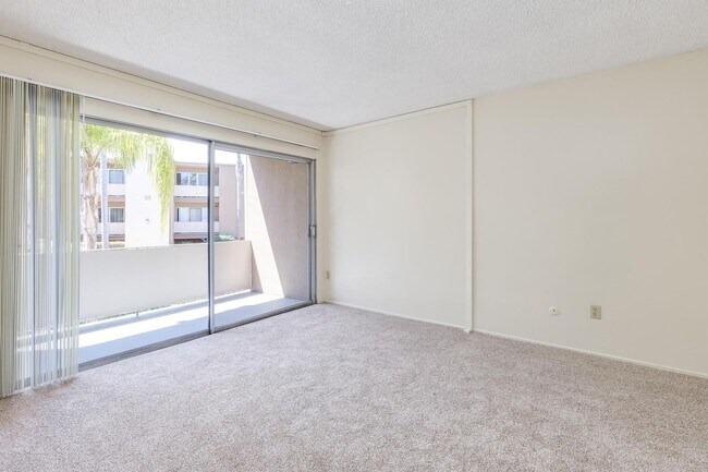 Building Photo - Dorchester Apartments | Spacious 1 & 2 Bedroom Apartments Near SDSU