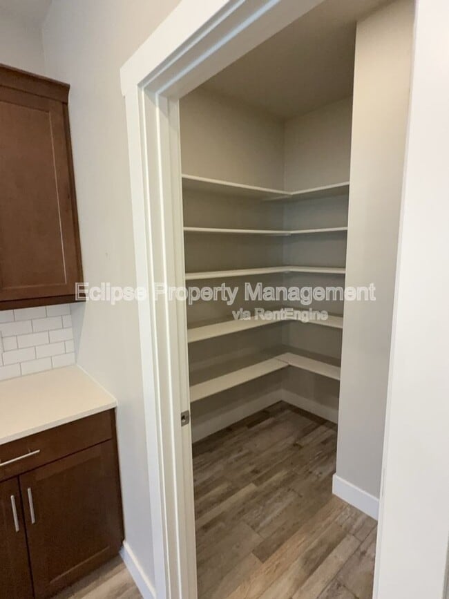 Building Photo - 679 Eadin Ln