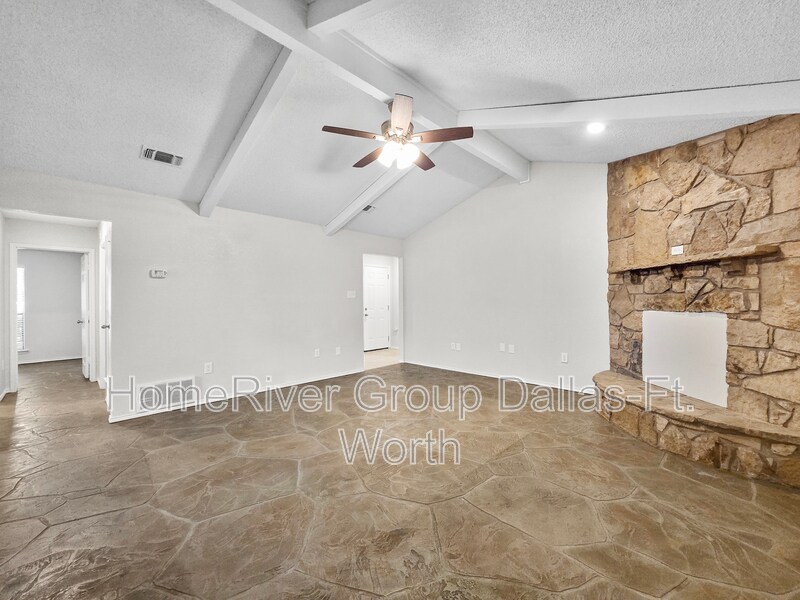 Building Photo - 6636 Valley View Dr