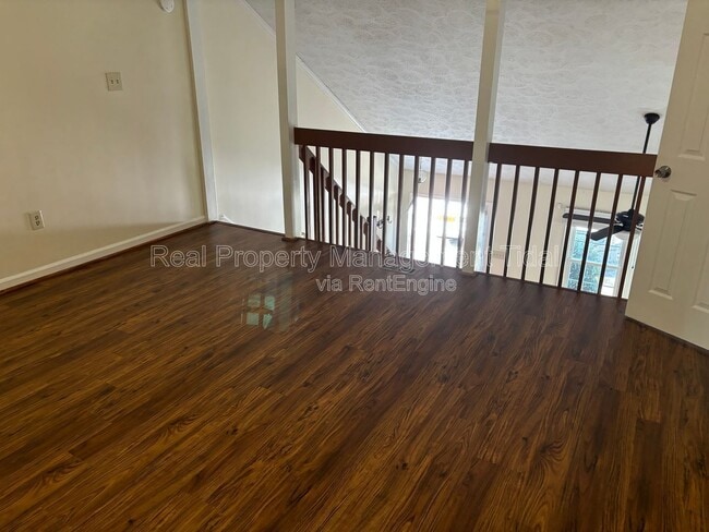 Building Photo - 10 Parkway Dr