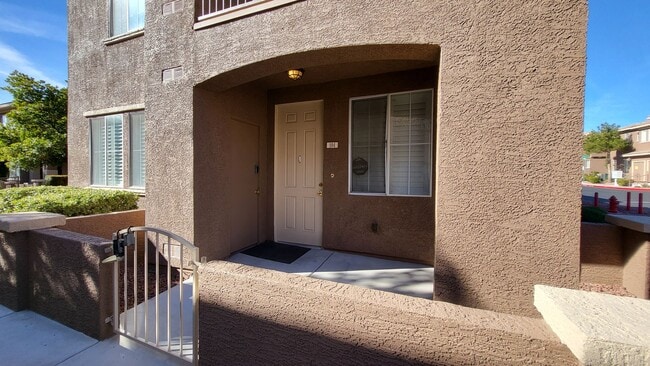 Building Photo - Downstairs Condo Near Summerlin