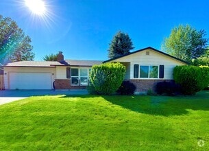 Building Photo - 3 bedroom 2 Bath 2 Car Garage Single Level...