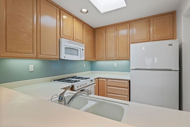 Building Photo - Total Quality Living! El Escorial Villas at East Beach~