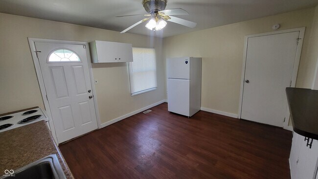 Building Photo - 7810 Cullen Dr