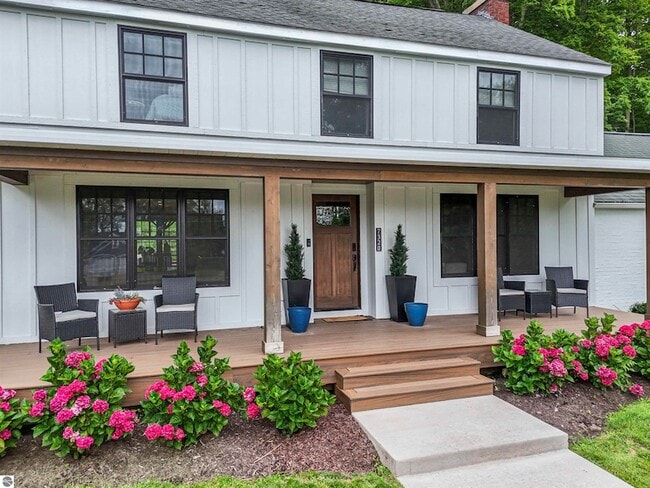 Building Photo - 7320 Peninsula Dr