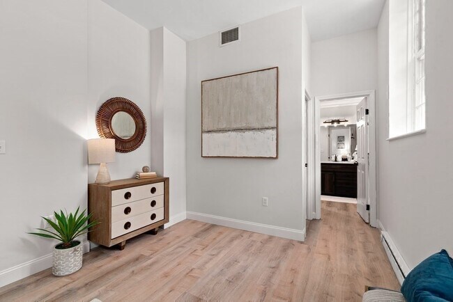 Building Photo - 65 Glen Rd