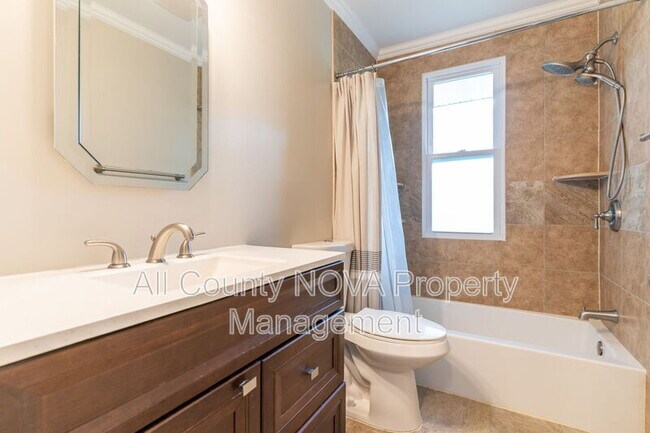 Building Photo - 4126 Lenox Dr