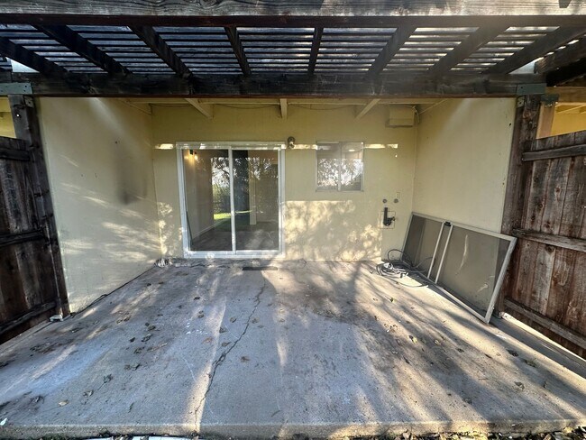 Building Photo - 71 Grand Ave