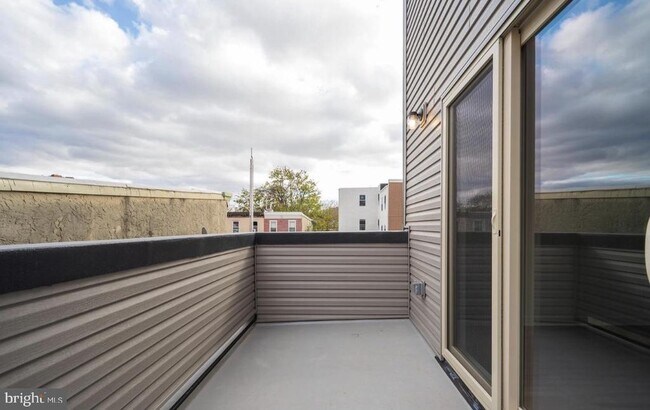 Building Photo - 727 N 39th St