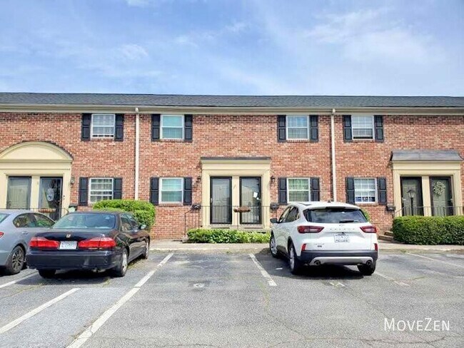 Building Photo - 2530 E North St