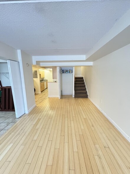 Building Photo - 104 Peterborough St