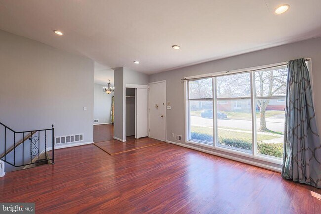 Building Photo - 6705 Maurleen Rd