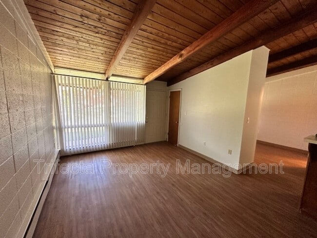 Building Photo - 608 Parker St